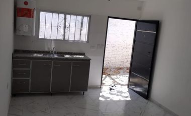 PH de tres ambientes con patio a la venta en Wilde
