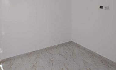 PH de tres ambientes con patio a la venta en Wilde