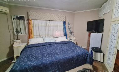 Venta de Casa 5 ambientes con cochera, ideal 2 flias en Wilde (31702)