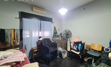 Venta de Casa 5 ambientes con cochera, ideal 2 flias en Wilde (31702)