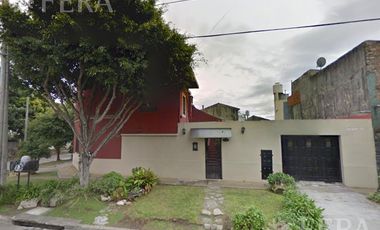 Venta de Casa 5 ambientes con cochera, ideal 2 flias en Wilde (31702)