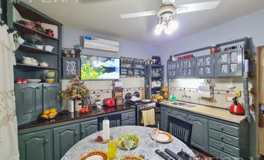 Venta de Casa 5 ambientes con cochera, ideal 2 flias en Wilde (31702)