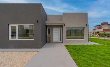 Barrio Tierras del Mar, casa 4 ambientes