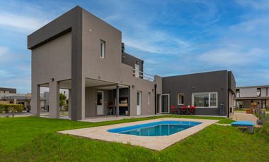 Barrio Tierras del Mar, casa 4 ambientes