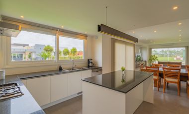 Barrio Tierras del Mar, casa 4 ambientes