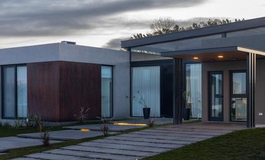 CASA en VENTA Barrio Privado Lares de Canning