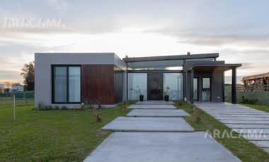 CASA en VENTA Barrio Privado Lares de Canning