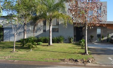 Excelente Casa en Venta en Acacias!!