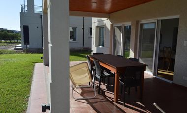 Excelente Casa en Venta en Acacias!!