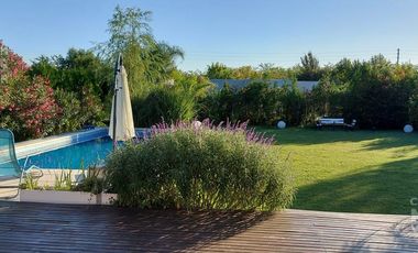 Casa en Venta de  4 ambientes- Alamo Alto-