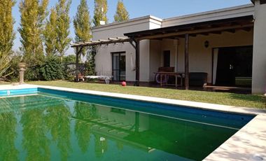 Casa a la venta en  San Alfonso Pilar del Este. Zona norte Pilar.