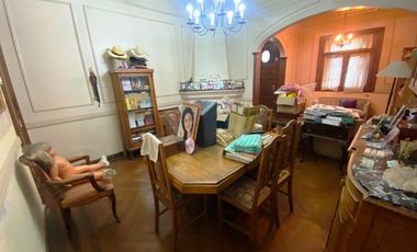 Chalet de 4 ambientes en barrio ingles.