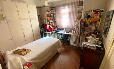 Chalet de 4 ambientes en barrio ingles.