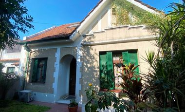 Chalet de 4 ambientes en barrio ingles.