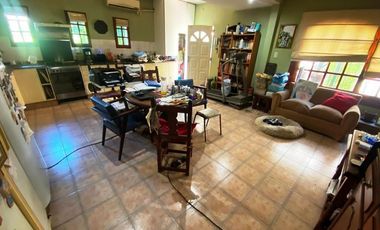 Chalet de 4 ambientes en barrio ingles.