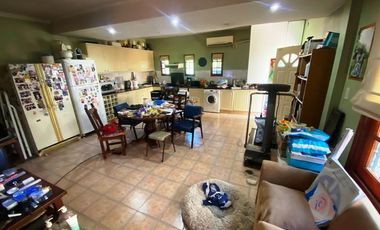 Chalet de 4 ambientes en barrio ingles.