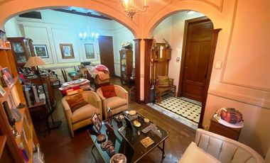 Chalet de 4 ambientes en barrio ingles.