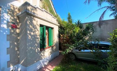 Chalet de 4 ambientes en barrio ingles.
