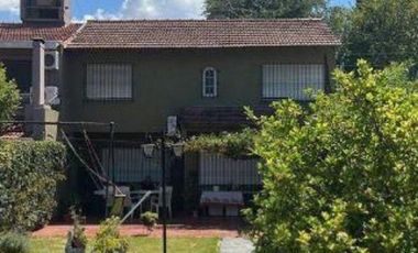 Casa en  Venta de 5 ambientes en Adrogue