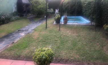Casa en  Venta de 5 ambientes en Adrogue