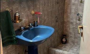 Casa en  Venta de 5 ambientes en Adrogue