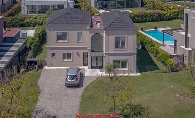 VENTA • ESCOBAR • PUERTOS DEL LAGO-VISTAS• CASA • 5 AMBIENTES • PISCINA
