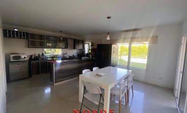 VENTA • ESCOBAR • PUERTOS DEL LAGO-VISTAS• CASA • 5 AMBIENTES • PISCINA