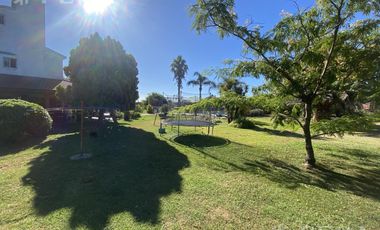 Venta casa quinta de 4 ambientes con piscina en Villa San Luis - Florencio Varela