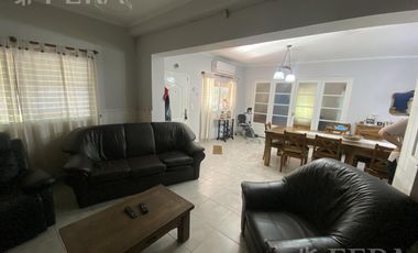 Venta casa quinta de 4 ambientes con piscina en Villa San Luis - Florencio Varela