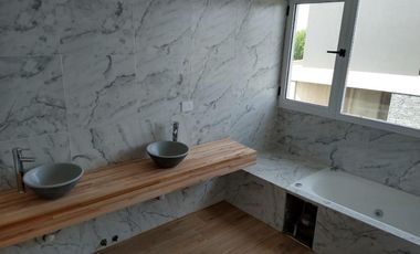Casa a estrenar en área 2 San Sebast