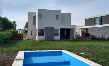 Casa a estrenar en área 2 San Sebast