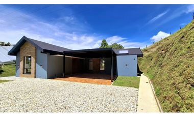 CASA MODERNA A LA VENTA EN MARINILLA