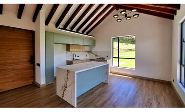 CASA MODERNA A LA VENTA EN MARINILLA
