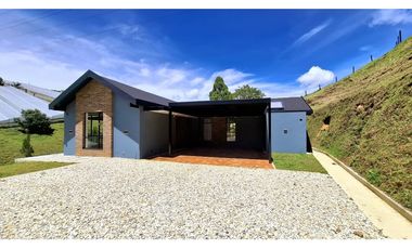 CASA MODERNA A LA VENTA EN MARINILLA