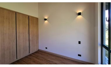 CASA MODERNA A LA VENTA EN MARINILLA