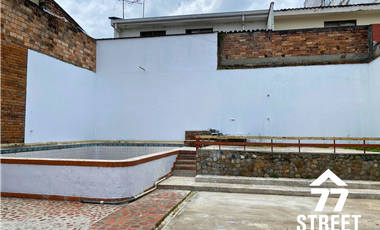 Casa comercial en Altos de Jardín