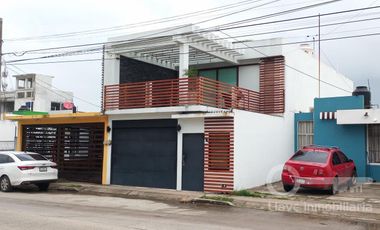 Casa de 2 niveles amueblada en  renta ubicada en Fracc. Punta del Mar, en Coatzacoalcos, Veracruz.