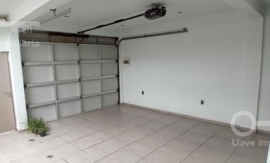 Casa de 2 niveles amueblada en  renta ubicada en Fracc. Punta del Mar, en Coatzacoalcos, Veracruz.