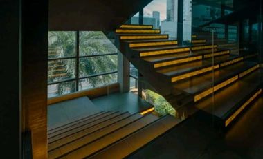 LOCAL COMERCIAL EN BELLA VISTA PH  NUOVO ARMANI 127M2