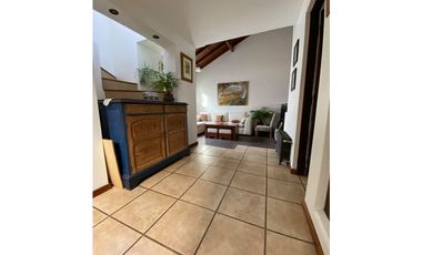 VENTA CASA RECICLADA CON 3 DORMITORIOS PATIO CON PARRILLA