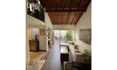 VENTA CASA RECICLADA CON 3 DORMITORIOS PATIO CON PARRILLA