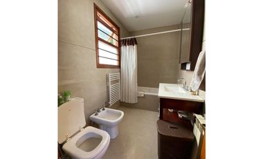 VENTA CASA RECICLADA CON 3 DORMITORIOS PATIO CON PARRILLA