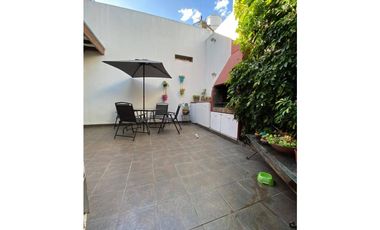 VENTA CASA RECICLADA CON 3 DORMITORIOS PATIO CON PARRILLA