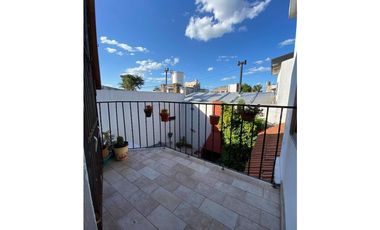 VENTA CASA RECICLADA CON 3 DORMITORIOS PATIO CON PARRILLA