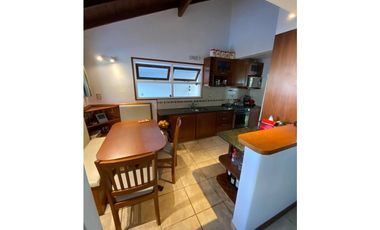 VENTA CASA RECICLADA CON 3 DORMITORIOS PATIO CON PARRILLA