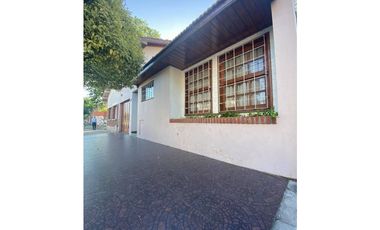 VENTA CASA RECICLADA CON 3 DORMITORIOS PATIO CON PARRILLA