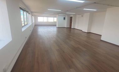 Se Vende Oficina Planta Libre 122 M2. Edificio Panorámico