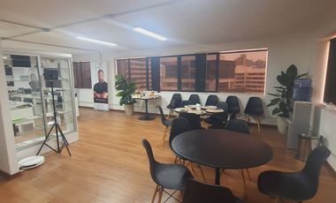 Se Vende Oficina Planta Libre 122 M2. Edificio Panorámico