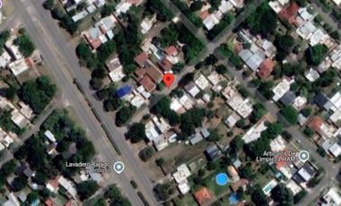 Casa venta 2 dormitorios 1 baño 1 patio 1 galpon 220 mts2 totales - Berazategui