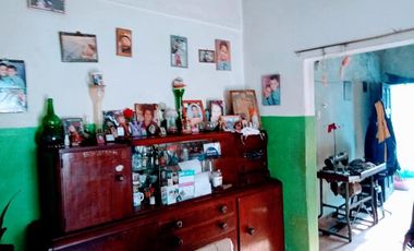Casa venta 2 dormitorios 1 baño 1 patio 1 galpon 220 mts2 totales - Berazategui
